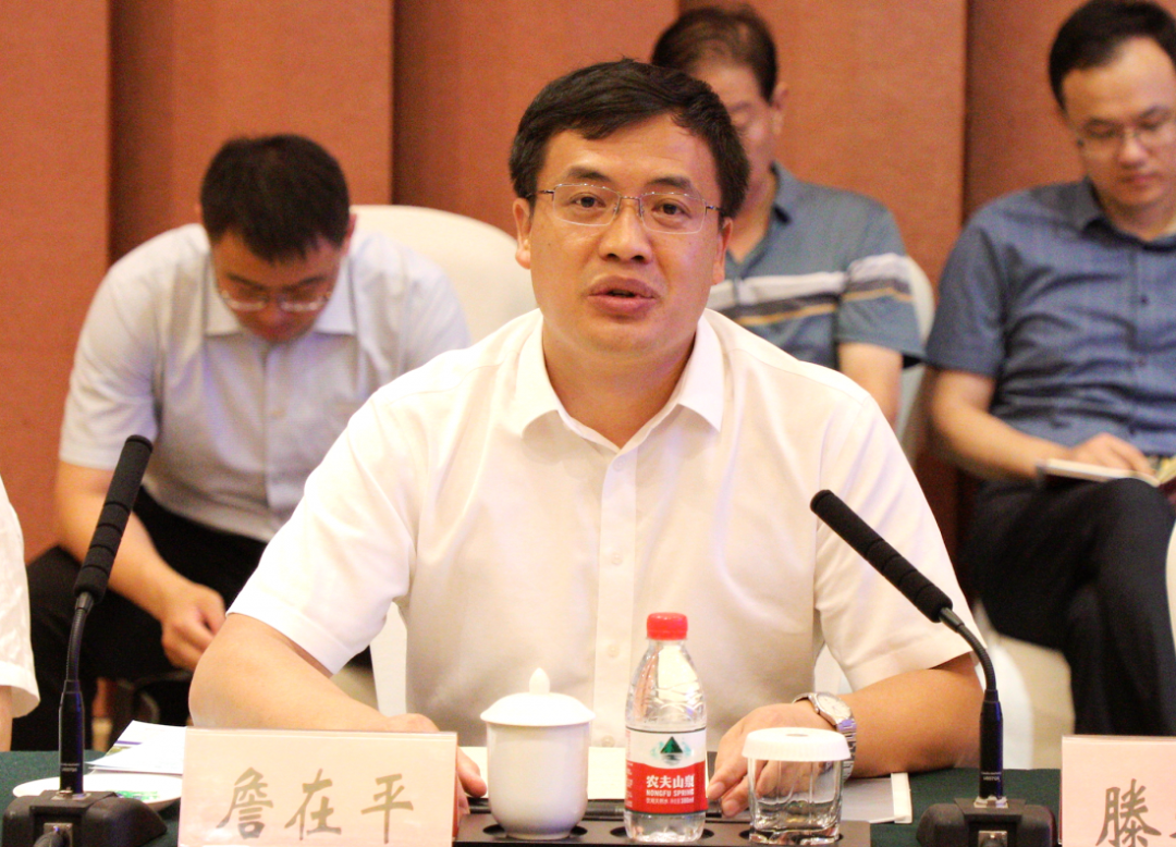 深圳科技工業(yè)園（集團(tuán)）有限公司客人到經(jīng)濟(jì)區(qū)考察洽談