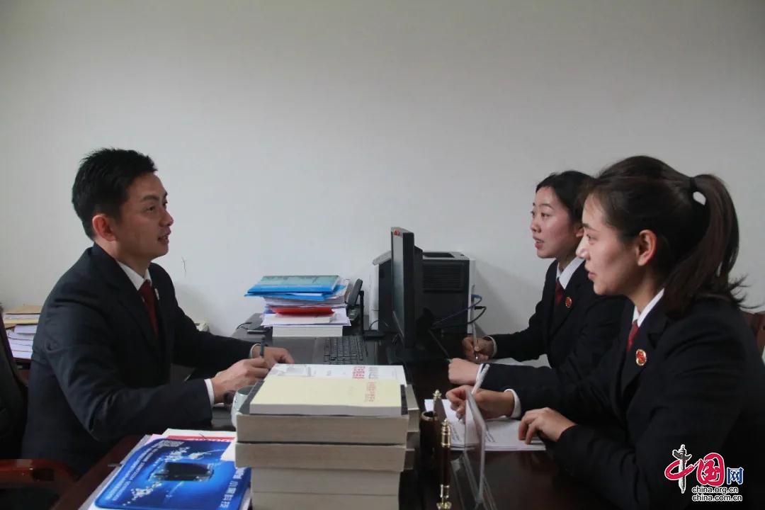 跟班先進找差距、創(chuàng)新實干有作為——閬中市檢察院開展“跟班先進找差距”活動