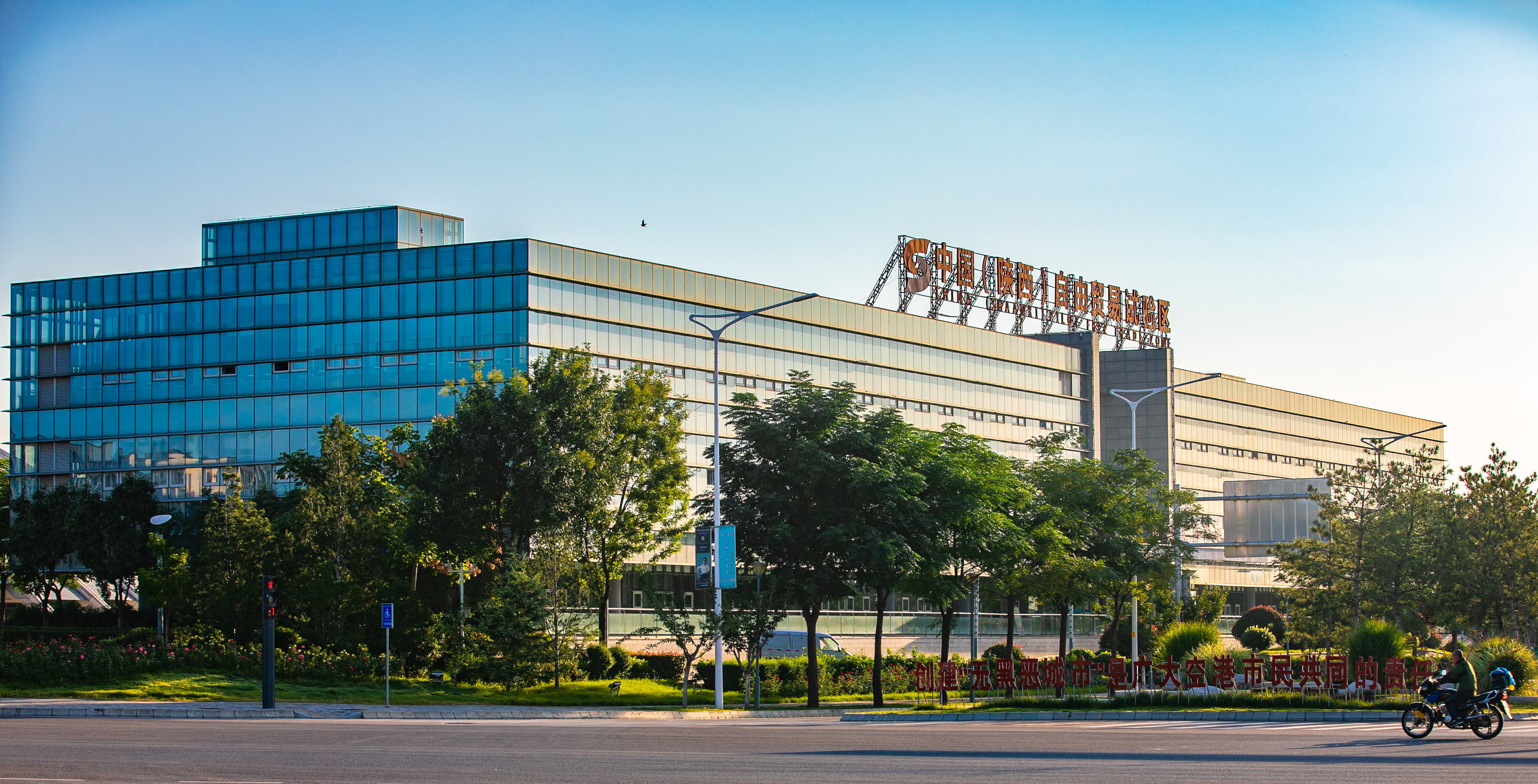 樞紐動(dòng)能提速 創(chuàng)新紅利釋放——奮力書寫自貿(mào)區(qū)建設(shè)“空港答卷”